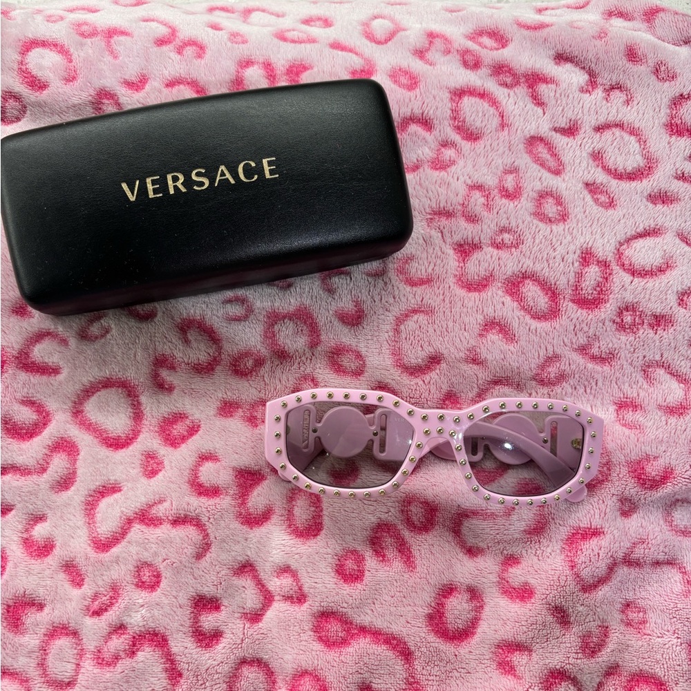 🩷SOLD🩷Baby pink Versace sung glasses